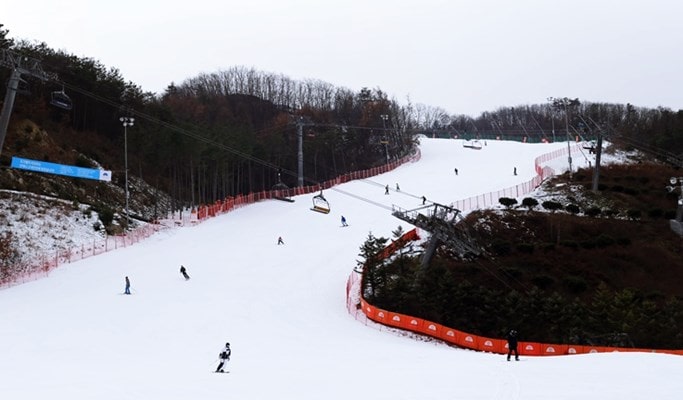 Private Ski Lesson + Lift Pass + Equipment/Clothes Rental Package: Oak Valley Ski Resort