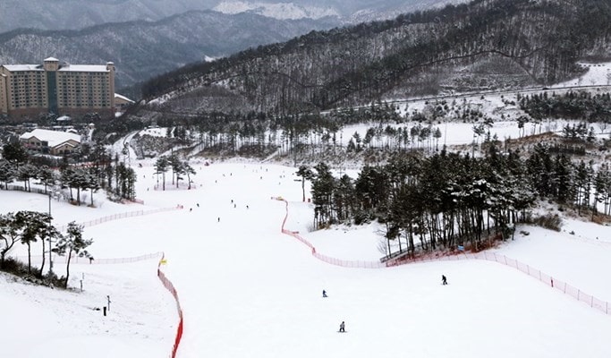 Private Ski Lesson + Lift Pass + Equipment/Clothes Rental Package: Oak Valley Ski Resort