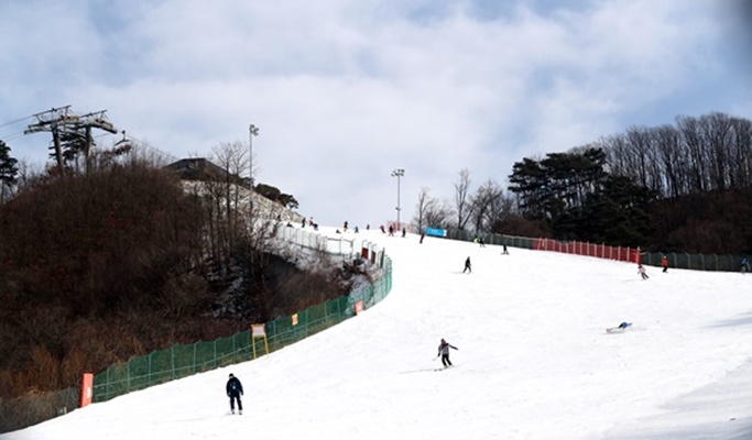 Private Ski Lesson + Lift Pass + Equipment/Clothes Rental Package: Oak Valley Ski Resort