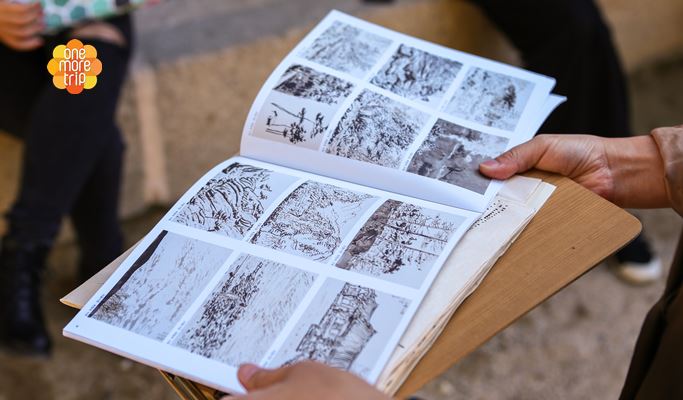 Outdoor Sumukhwa (Ink-Wash Painting) Class in Unhyeongung Palace