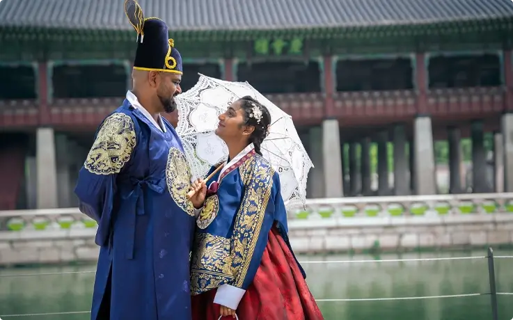 A couple wearing premium Hanbok from Daehan Hanbok at Gyeongbokgung Palace