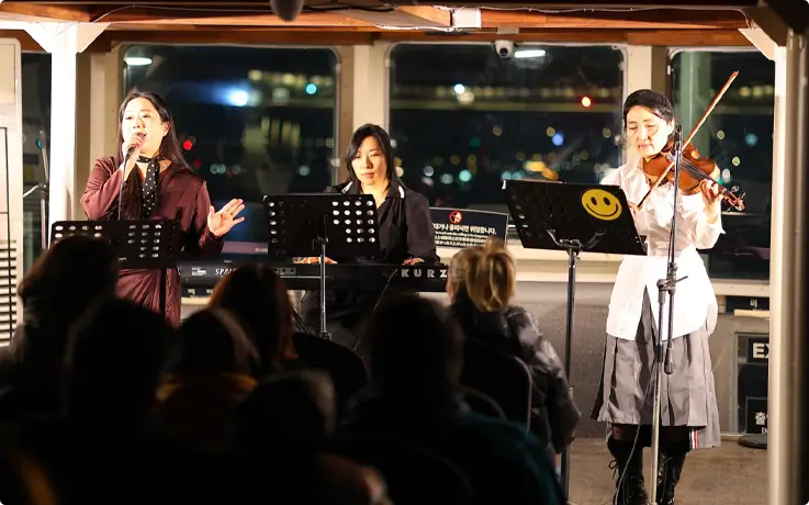 Live jazz music performers on the Moonlight Music Cruise