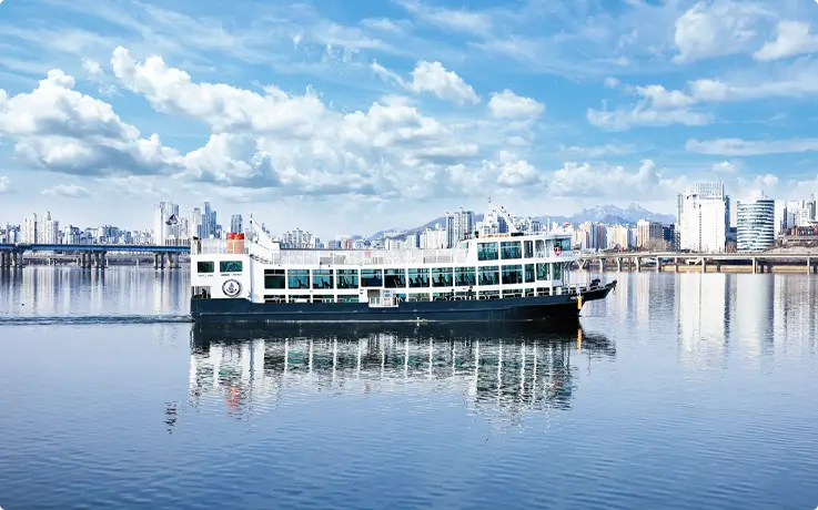 Daytime Hangang Tour Cruise on the Yeouido section of the Hangang River