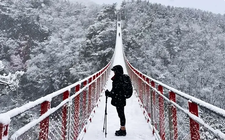 Visitor on the Gamaksan Suspension Bridge covered in snow