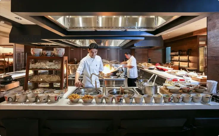 Live cooking station at Goji Kitchen + Bar at Bangkok Marriot Marquis Queen's Park