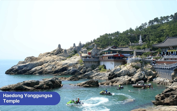 Haedong Yonggungsa Temple on the cliffs along the Busan shoreline