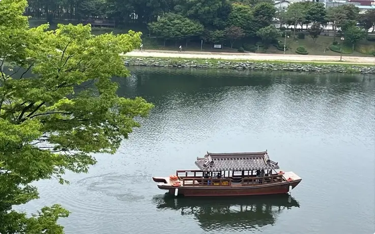 Kim Si-min-ho river cruise at Namgang River