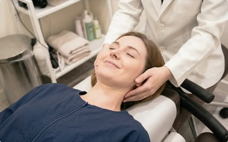 Chuna manual therapy performed at K-Medicine Clinic in Busan