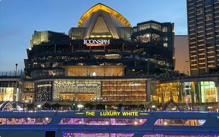 The luxury white dinner cruise cruising along the Chao Phraya River