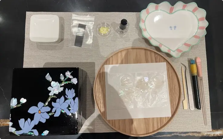 Magnolia jewelry box decorated with mother-of-pearl at Najeon Atelier.