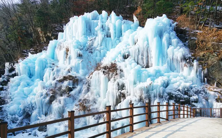 Ice formations at Eobi Ice Valley