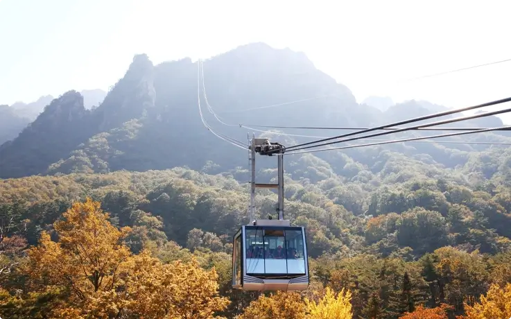 Cable car at Seoraksan National Park in autumn
