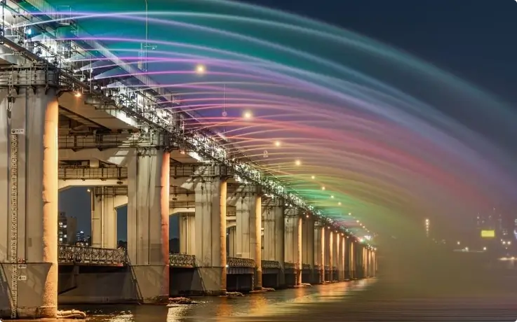 Banpo Bridge Rainbow Fountain