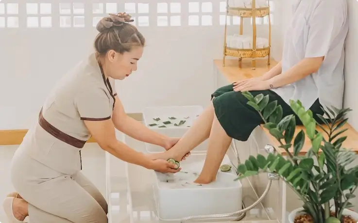Visitor receiving foot spa at Masumi Spa in Chiang Mai