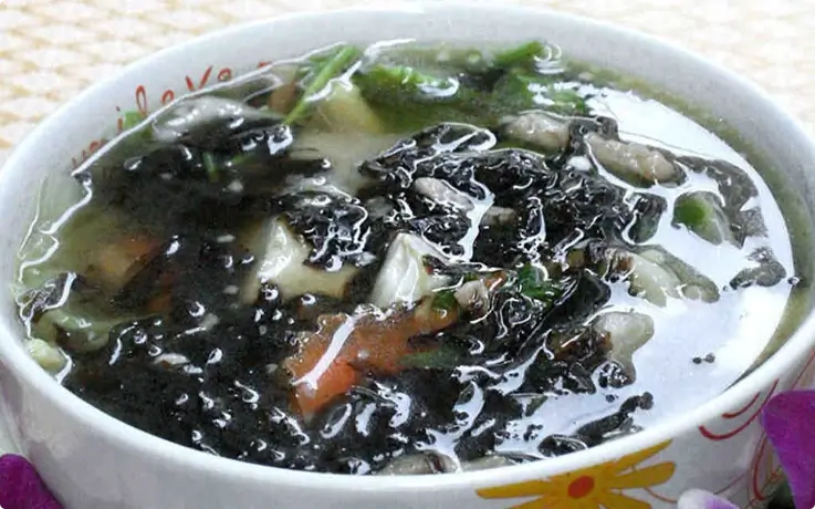 Seaweed soup at vegan cooking class in Chiang Mai by Mai Kaidee