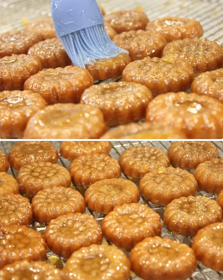 Glazed Yakgwa made in Rasunjae academy in Gyeongju