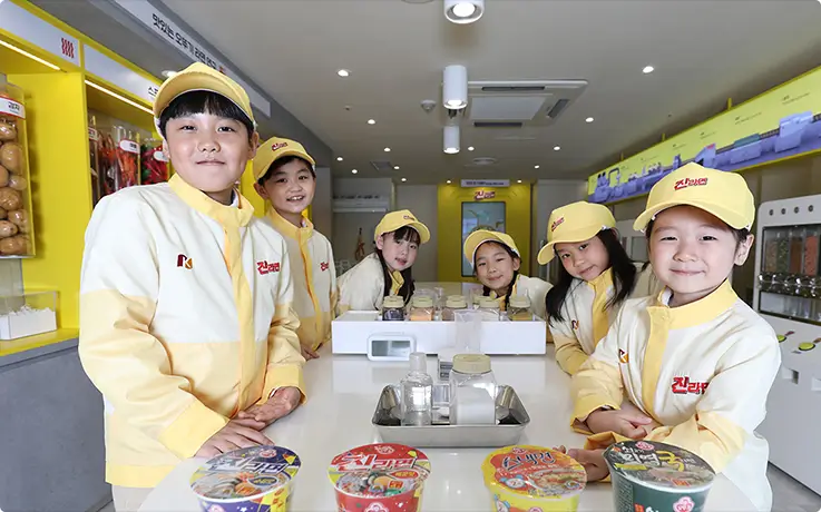 Children enjoying ramen R&D experience at KidZania Busan