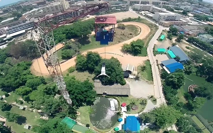 Panoramic scenery of Pattaya Sanook Park with a person bungy jumping
