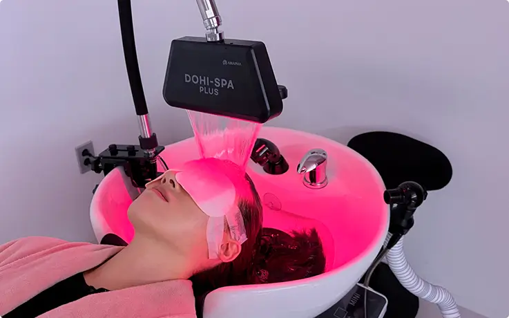 Red LED therapy nourishes hair and scalp for deep, silky repair.