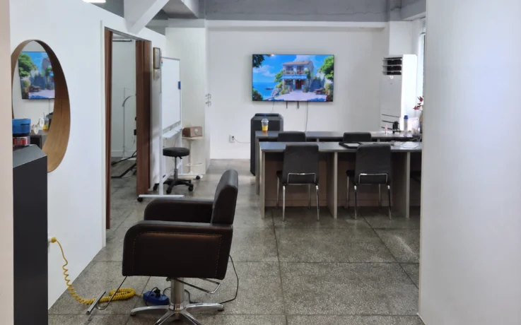 Spacious Humanhandz studio interior with salon chair and workstations in Seongsu, Seoul.