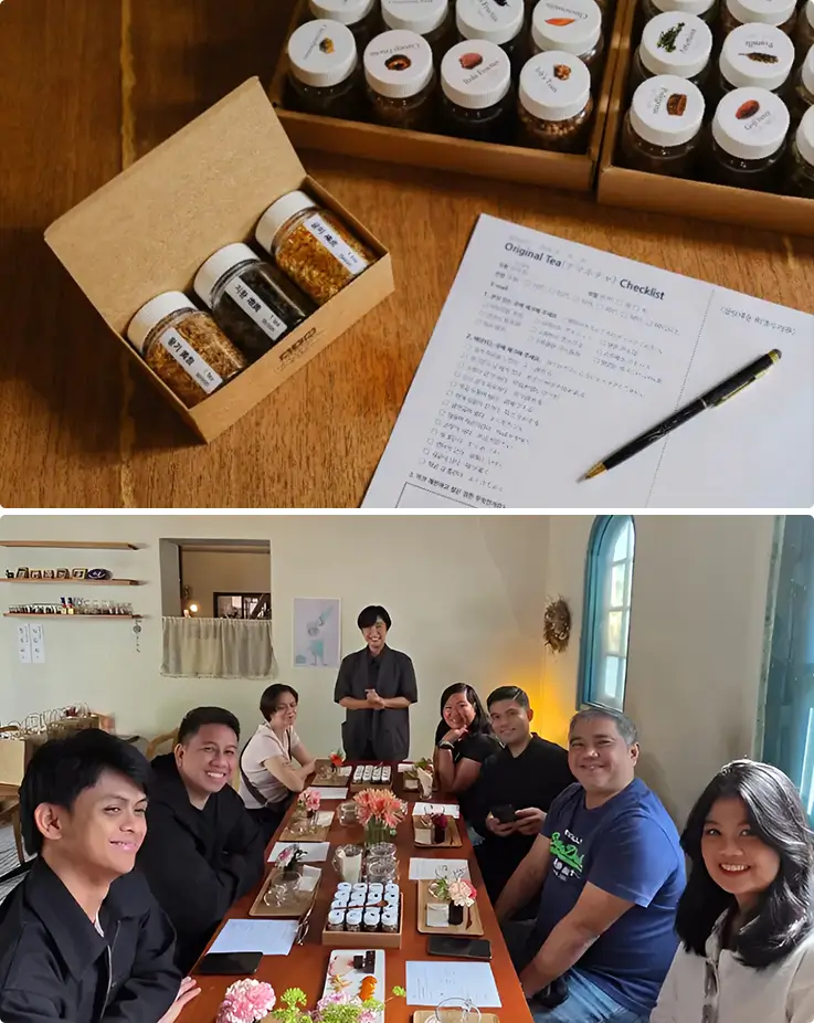 Persönliches Tee-Geschenkset und gemeinsame Verkostung in einem gemütlichen Hanok-Innenraum.