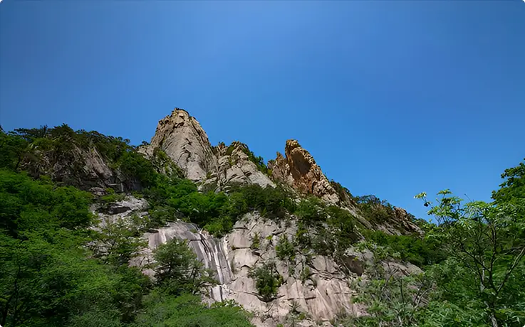 Breathtaking Biseondae Peak at Seoraksan National Park in Sokcho