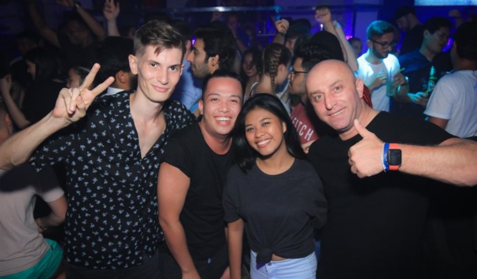 Phuket Nightlife Tour: Bar Crawl (+ Transfer option) (Join-in/Private)