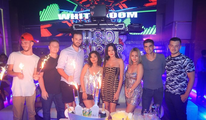 Phuket Nightlife Tour: Bar Crawl (+ Transfer option) (Join-in/Private)