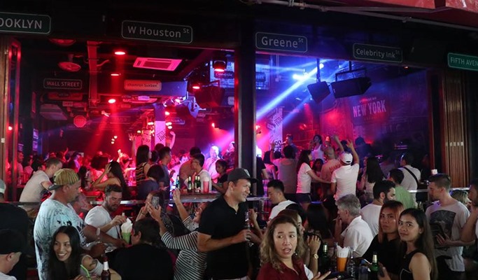 Phuket Nightlife Tour: Bar Crawl (+ Transfer option) (Join-in/Private)