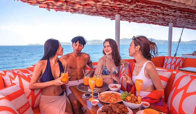 Pattaya 3 Islands Tour by Ultimate Party Catamaran (+ Snorkeling/Lunch) (+ Hotel Transfer option)