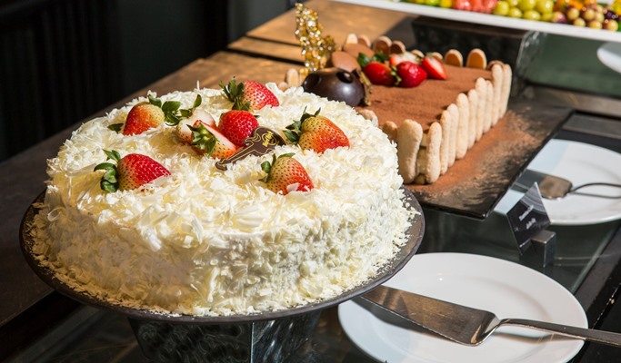 Pattaya Hard Rock Hotel BBQ Dinner Buffet at Starz Diner (+ Foam party option)