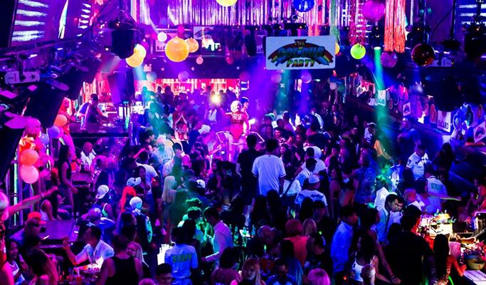 Pattaya Nightlife Tour: Bar Crawl (+ Transfer option) (Join-in/Private)