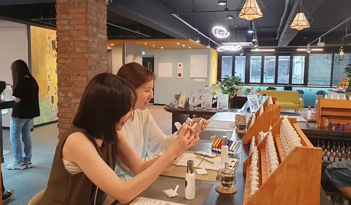 Parfum9: Create a Personalized Perfume in Hongdae
