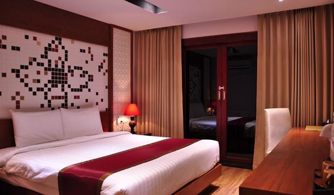 Phi Phi Islands Cruise & Phi Phi Don Resort Stay (2D1N) – from Phuket