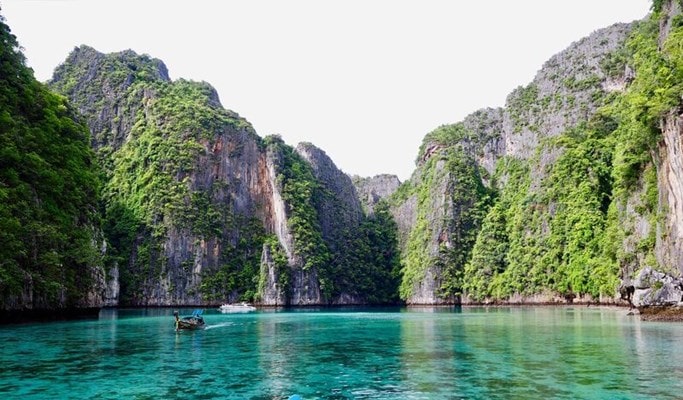 Phi Phi Islands 1 Day Sunrise Premium Tour by Speedboat (+Lunch/Snorkeling) - from Phuket