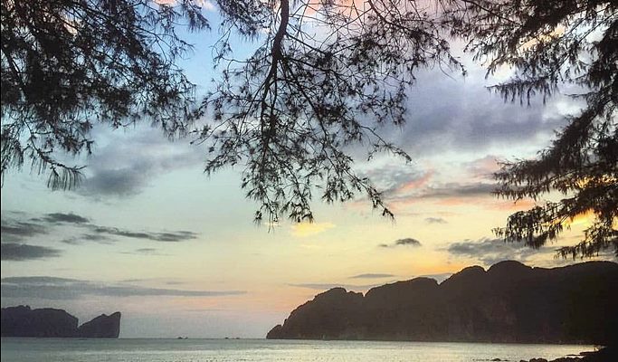 Phi Phi Islands 1 Day Join-in Tour by Long-tail Boat (+Lunch/Snorkeling) - from Koh Phi Phi Don Island