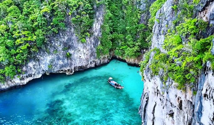 Phi Phi Islands Private Tour (+ Snorkeling) (+ Lunch option) by Long-tail Boat - from Phi Phi Don (Full Day / Half Day)