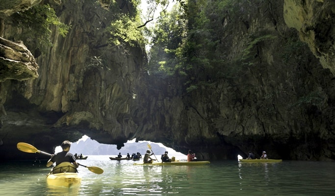 Phi Phi Islands & James Bond Island 2D1N Tour by Speedboat - from Phuket