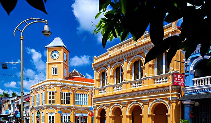 Phuket 1 Day City Highlights Tour: Cafe + Karon Viewpoint + Yanui Beach + Wat Chalong + Phuket Old Town + Night Market  (+ Hotel Transfer)