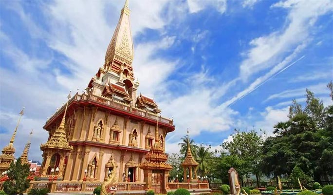 Phuket 1 Day City Highlights Tour: Cafe + Karon Viewpoint + Yanui Beach + Wat Chalong + Phuket Old Town + Night Market  (+ Hotel Transfer)