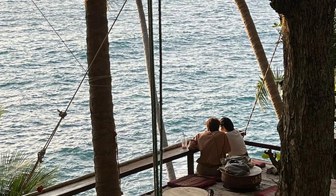 Phuket 1 Day City Highlights Tour: Cafe + Karon Viewpoint + Yanui Beach + Wat Chalong + Phuket Old Town + Night Market  (+ Hotel Transfer)