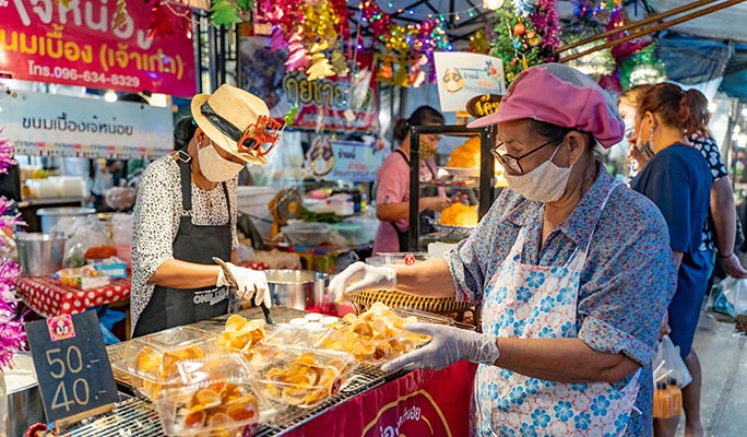 Phuket 1 Day Guided City Tour: Old Town + Chalong Temple + Night Market (+ Hotel Transfer)