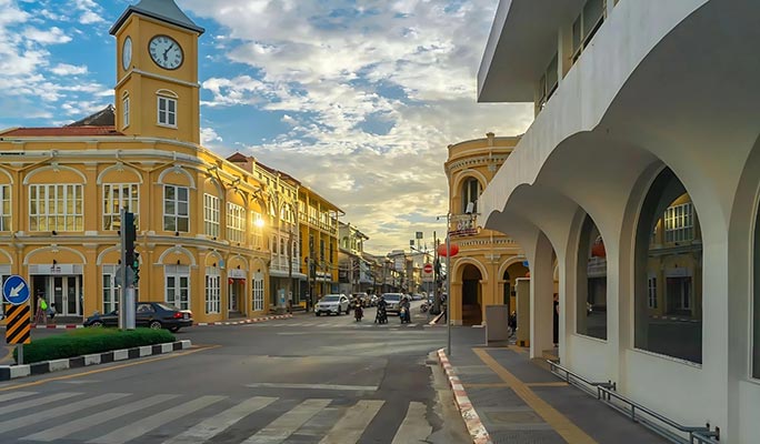 Phuket 1 Day Guided City Tour: Old Town + Chalong Temple + Night Market (+ Hotel Transfer)
