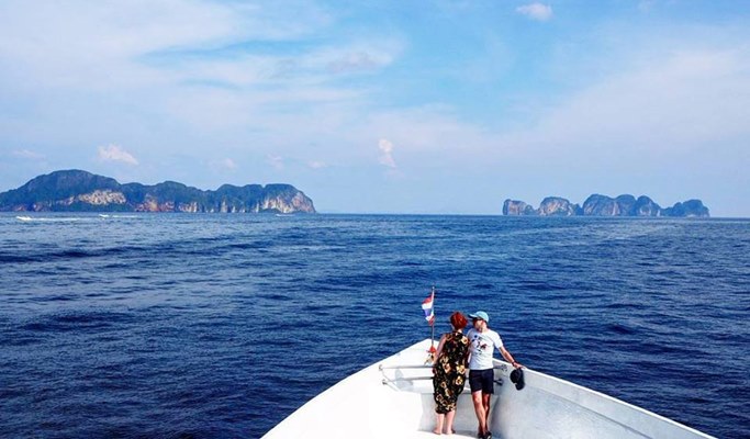 Phuket ↔ Phi Phi Islands Ferry Transfer (by Jet Cruiser + Hotel Transfer in Phuket)