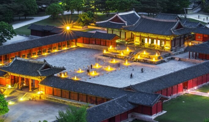Seoul Night Group Tour: Gwangjang Market + Changgyeonggung Palace + Cheonggyecheon Stream + Naksan Park