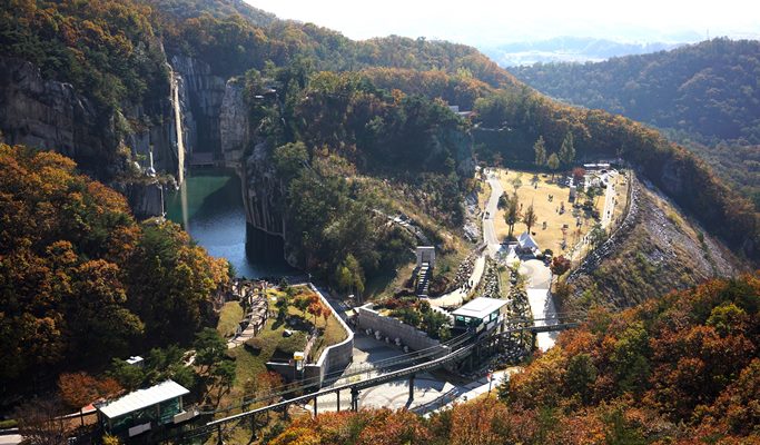 Seoul Vicinity: Pocheon Art Valley + Garden of Morning Calm + Strawberry/Apple Farm 1 Day Tour (EG Tour)
