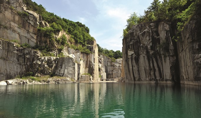 Seoul Vicinity: Pocheon Art Valley + Garden of Morning Calm + Strawberry/Apple Farm 1 Day Tour (EG Tour)