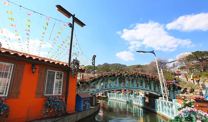 Seoul Vicinity: Pocheon Art Valley + Garden of Morning Calm + Strawberry/Apple Farm 1 Day Tour (EG Tour)