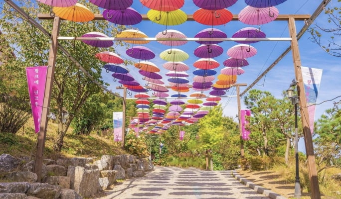 Pocheon Sanjeong Lake + Bidulginang Cascade + Herb Island (+ Apple/Strawberry Farm options) 1 Day Tour - from Seoul