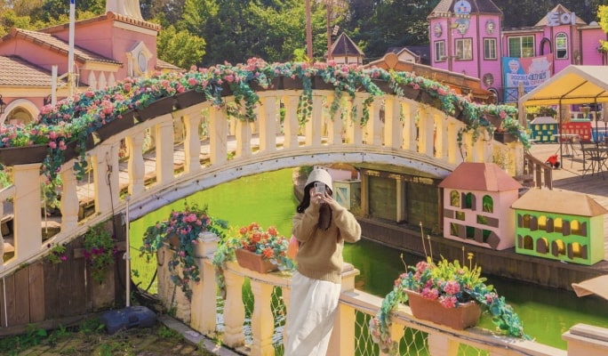 Pocheon Sanjeong Lake + Bidulginang Cascade + Herb Island (+ Apple/Strawberry Farm options) 1 Day Tour - from Seoul